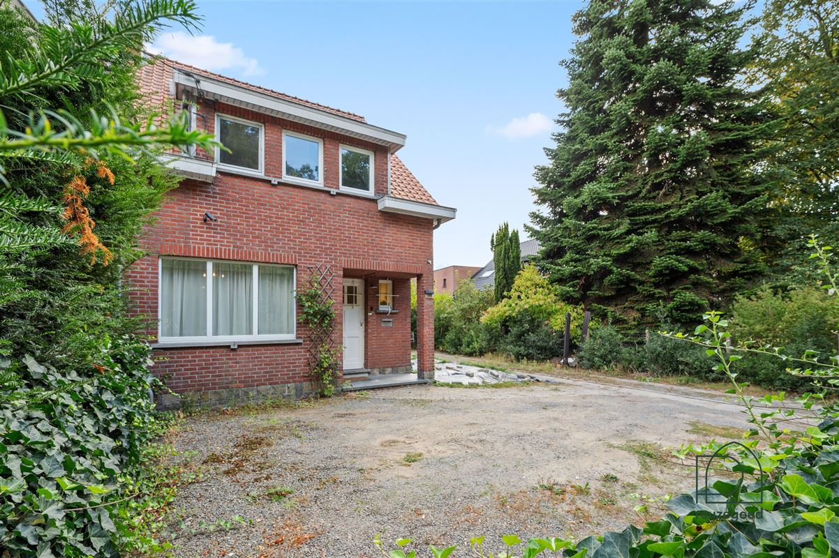 Halfopen bebouwing met bijgebouw en veel potentieel te koop in Bonheiden