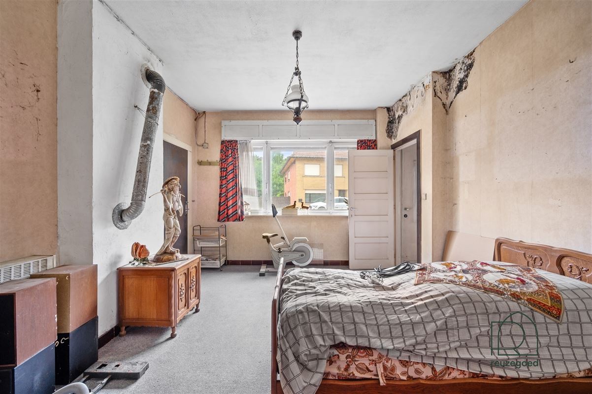 Te renoveren huis (tweewoonst)  met mogelijkheid tot 2 bouwgronden