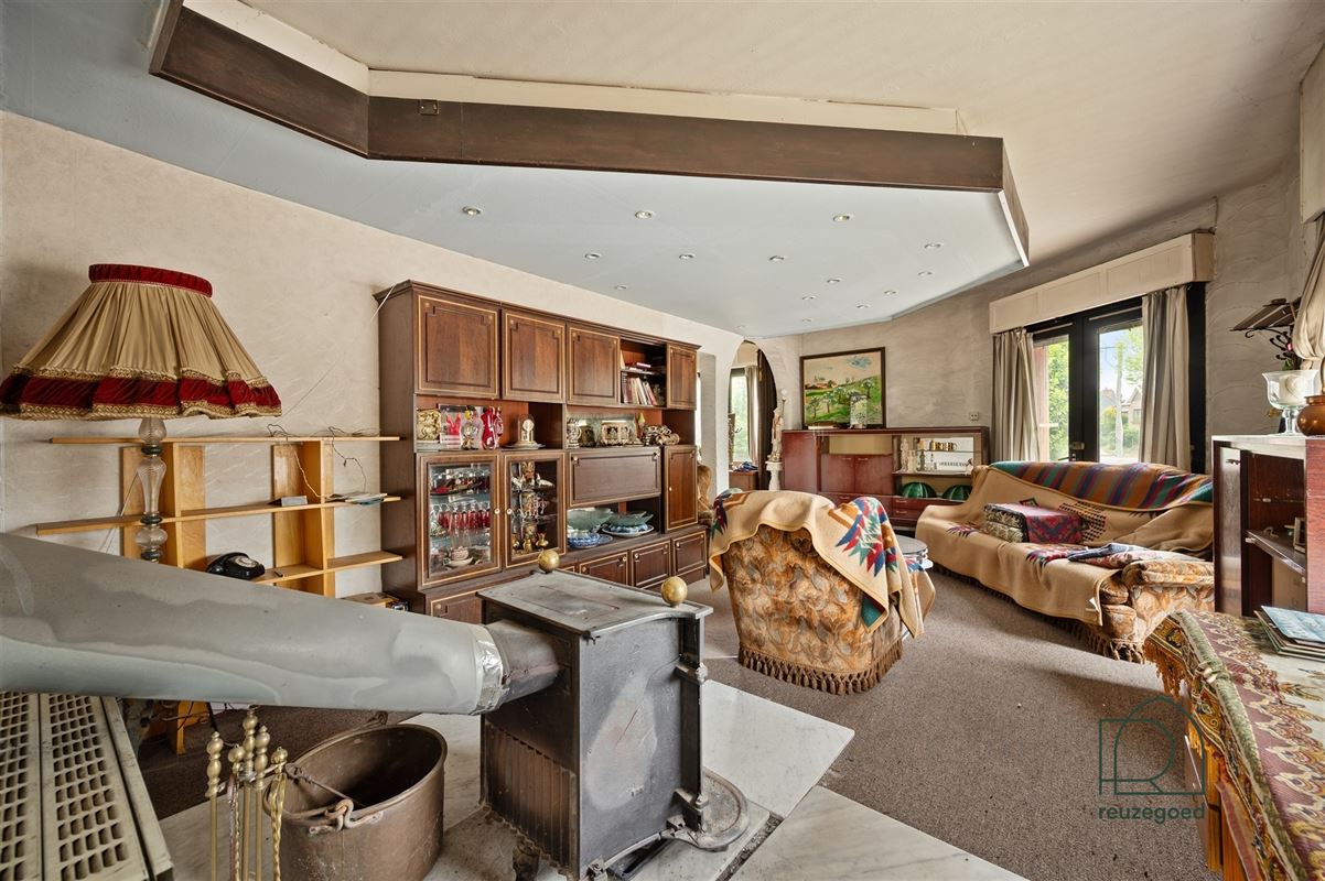 Te renoveren huis (tweewoonst)  met mogelijkheid tot 2 bouwgronden