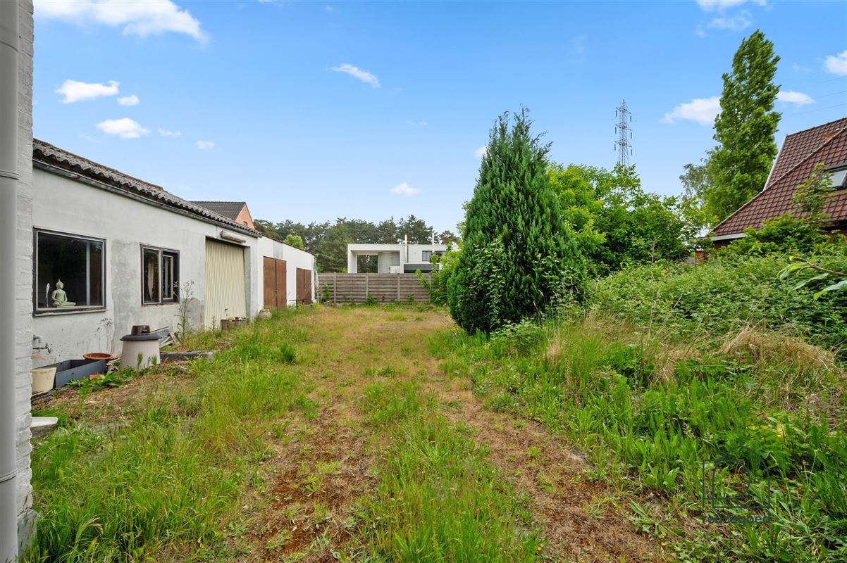 Te renoveren huis (tweewoonst)  met mogelijkheid tot 2 bouwgronden