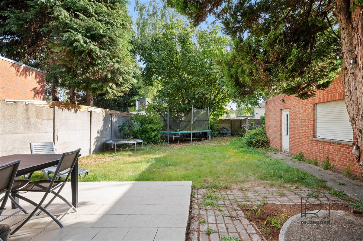 Halfopen bebouwing met bijgebouw en veel potentieel te koop in Bonheiden