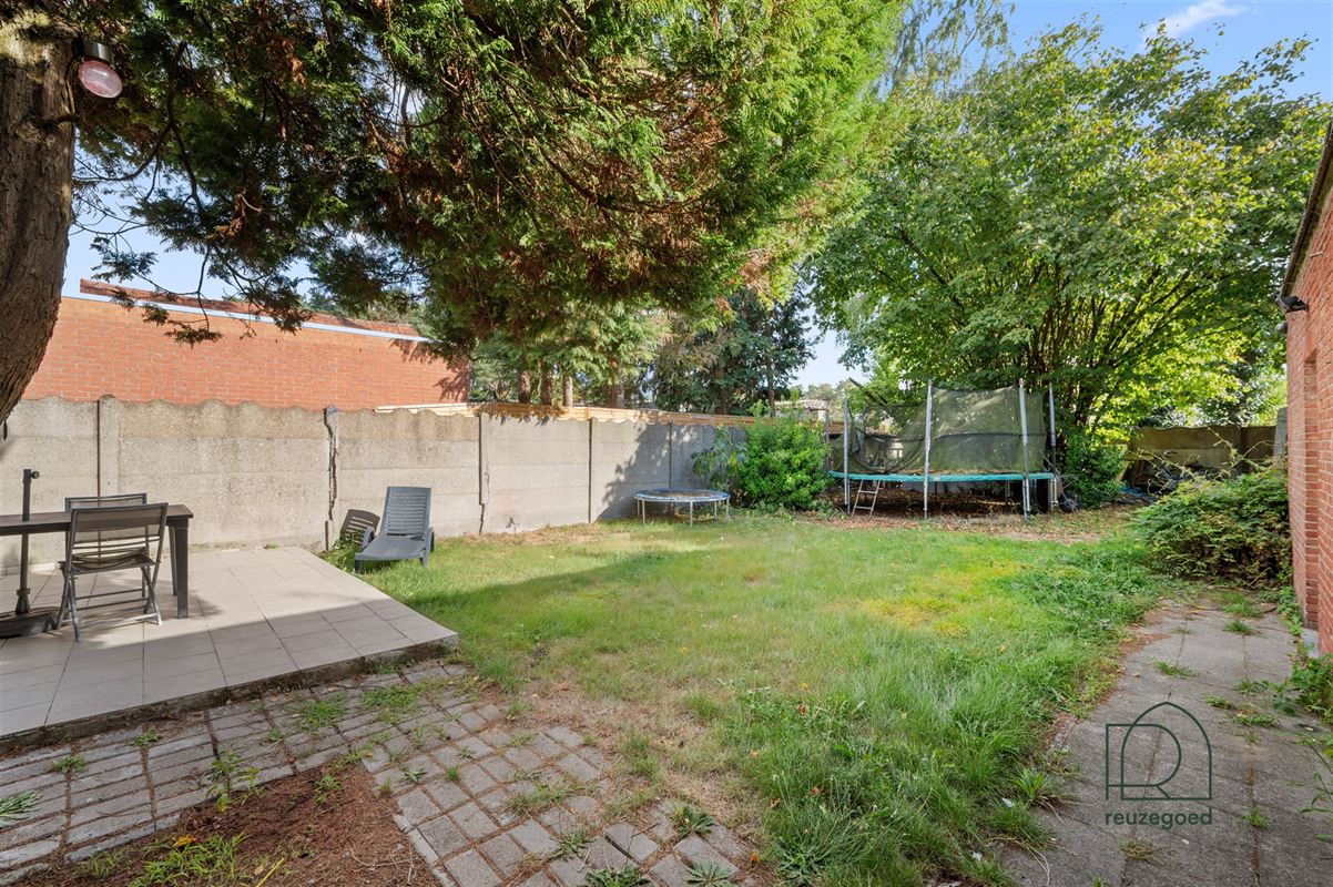 Halfopen bebouwing met bijgebouw en veel potentieel te koop in Bonheiden