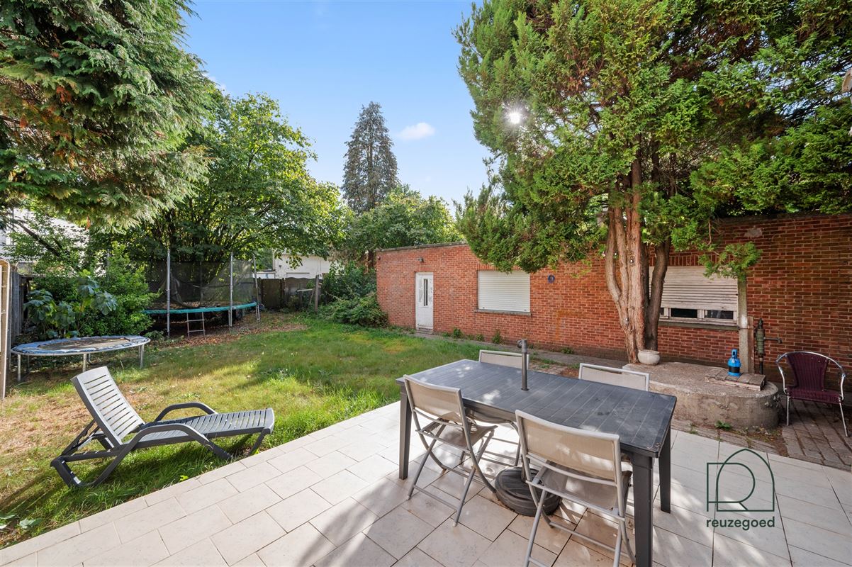 Halfopen bebouwing met bijgebouw en veel potentieel te koop in Bonheiden