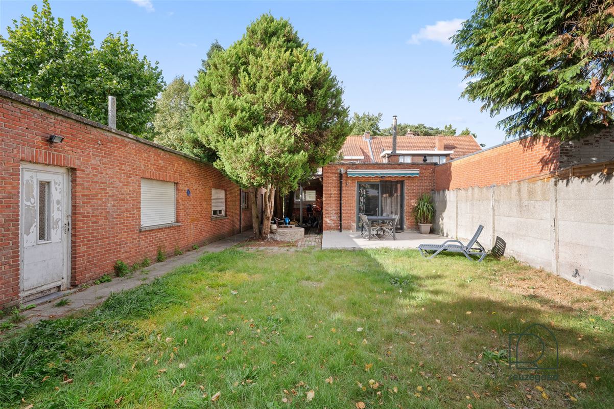 Halfopen bebouwing met bijgebouw en veel potentieel te koop in Bonheiden