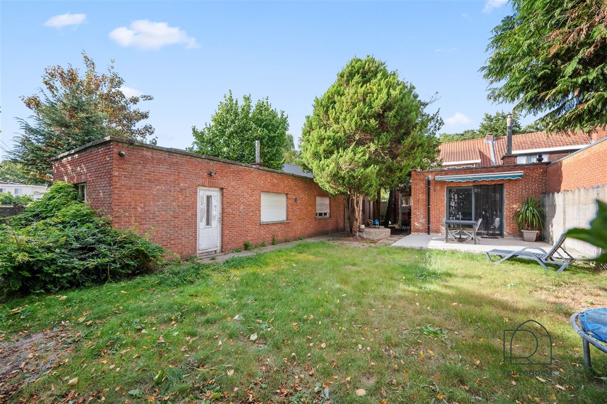 Halfopen bebouwing met bijgebouw en veel potentieel te koop in Bonheiden