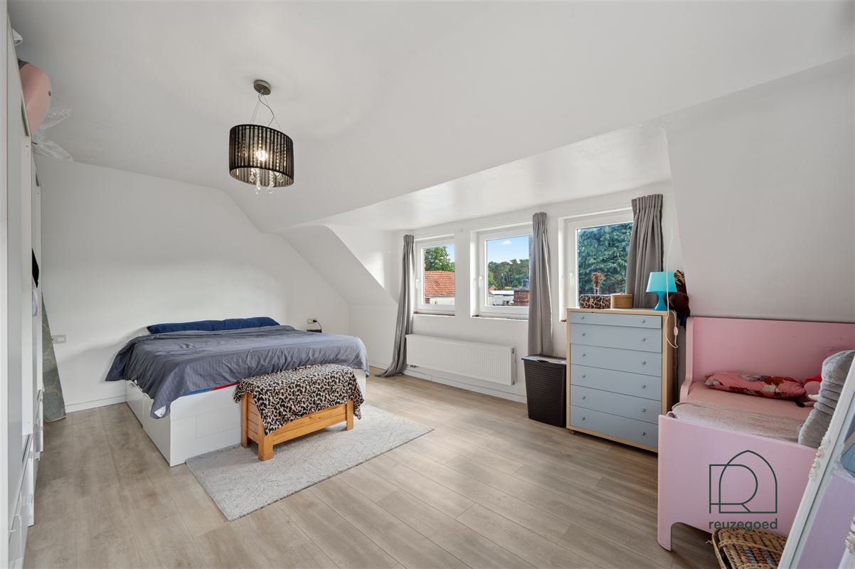 Halfopen bebouwing met bijgebouw en veel potentieel te koop in Bonheiden