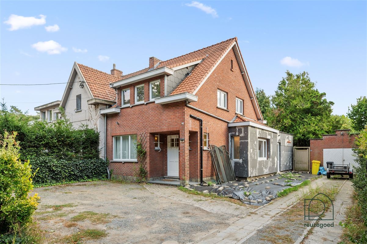 Halfopen bebouwing met bijgebouw en veel potentieel te koop in Bonheiden