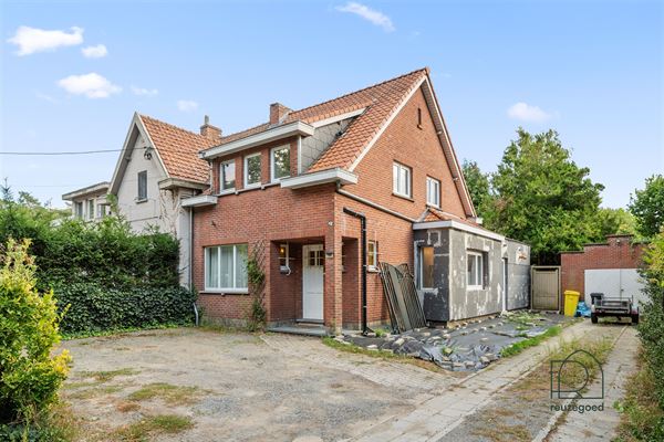 Halfopen bebouwing met bijgebouw en veel potentieel te koop in Bonheiden