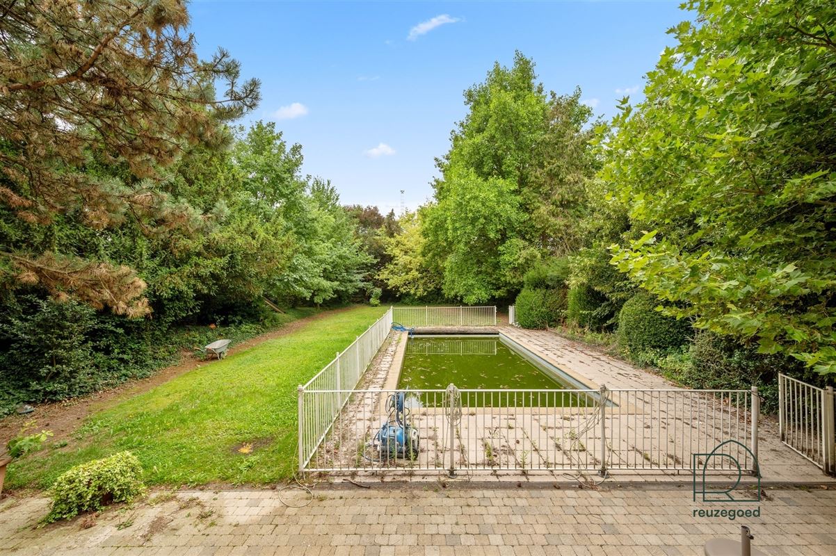 Groot te renoveren ingenieurswoning met veel karakter