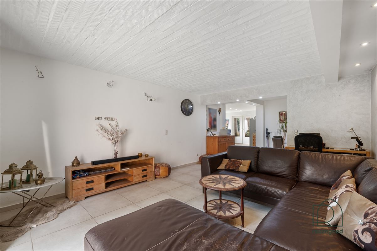 Halfopen bebouwing met bijgebouw en veel potentieel te koop in Bonheiden