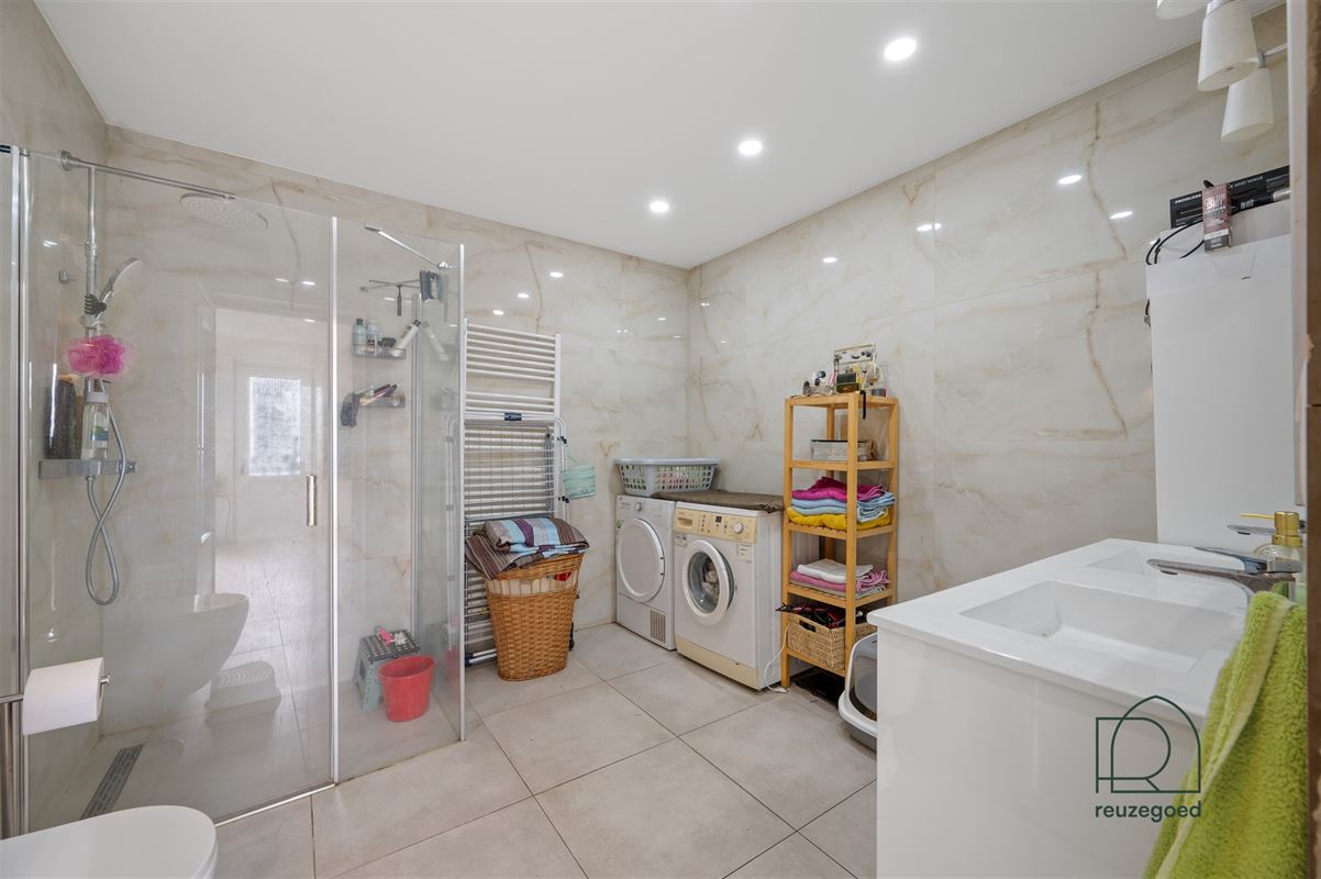 Halfopen bebouwing met bijgebouw en veel potentieel te koop in Bonheiden