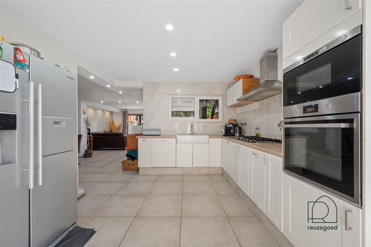 Halfopen bebouwing met bijgebouw en veel potentieel te koop in Bonheiden