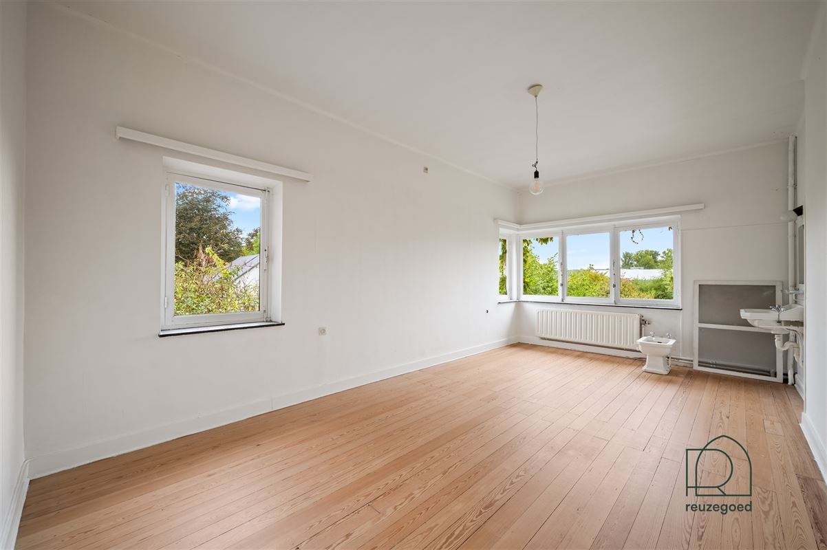 Groot te renoveren ingenieurswoning met veel karakter