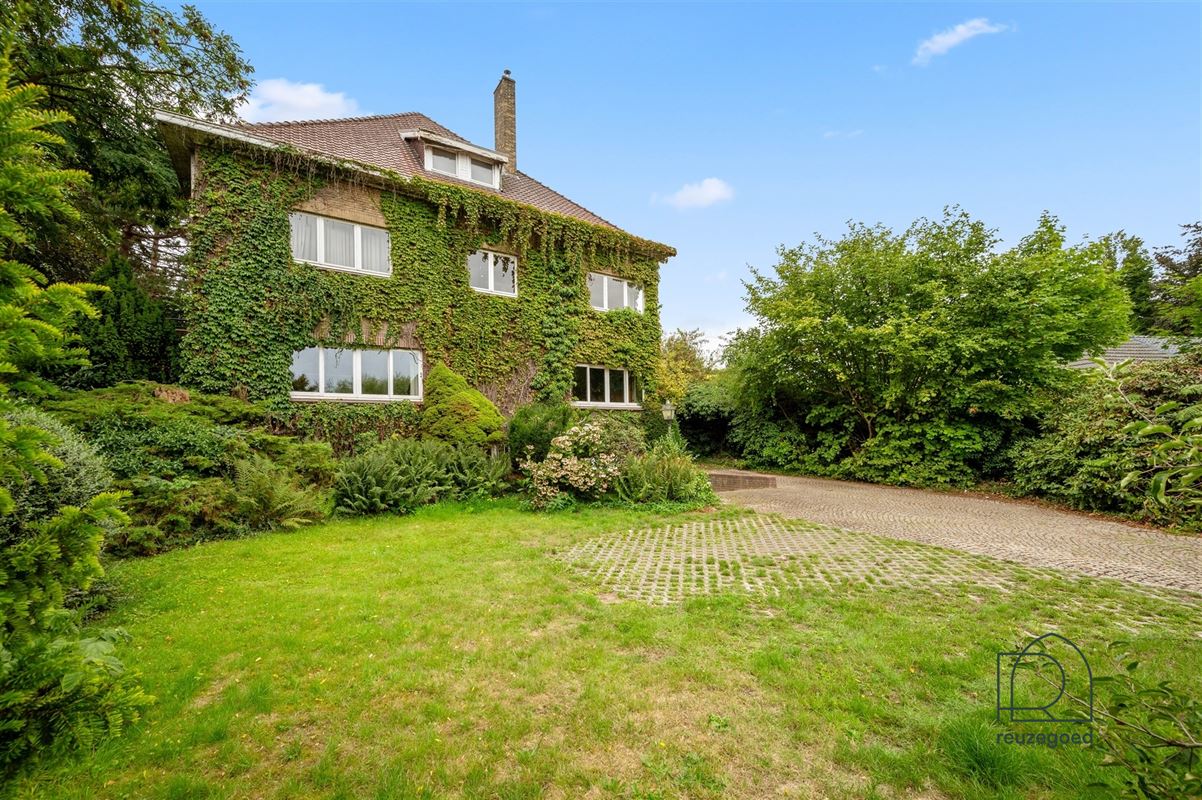 Groot te renoveren ingenieurswoning met veel karakter