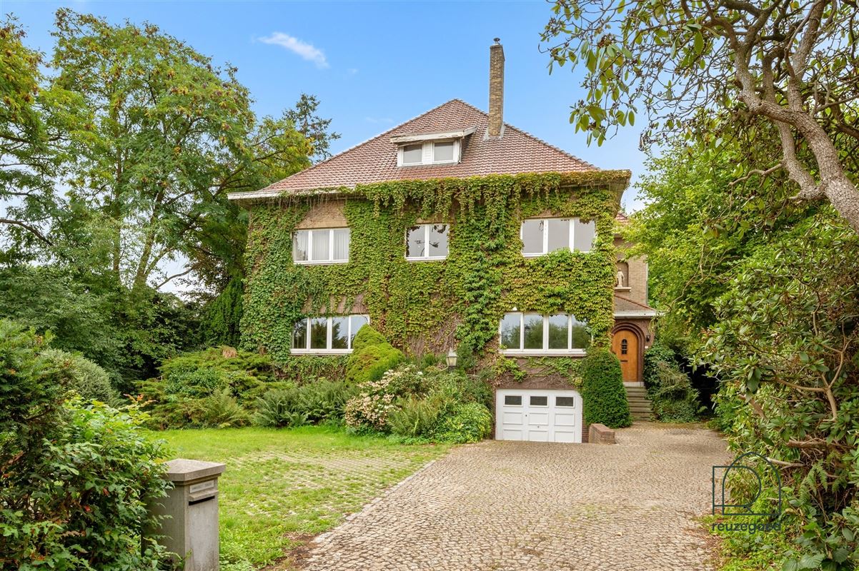 Groot te renoveren ingenieurswoning met veel karakter