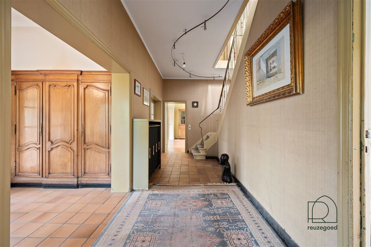 Groot te renoveren ingenieurswoning met veel karakter