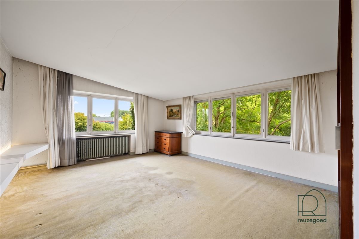 Groot te renoveren ingenieurswoning met veel karakter