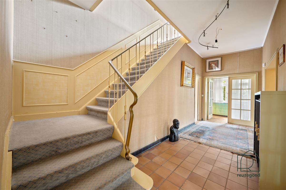 Groot te renoveren ingenieurswoning met veel karakter