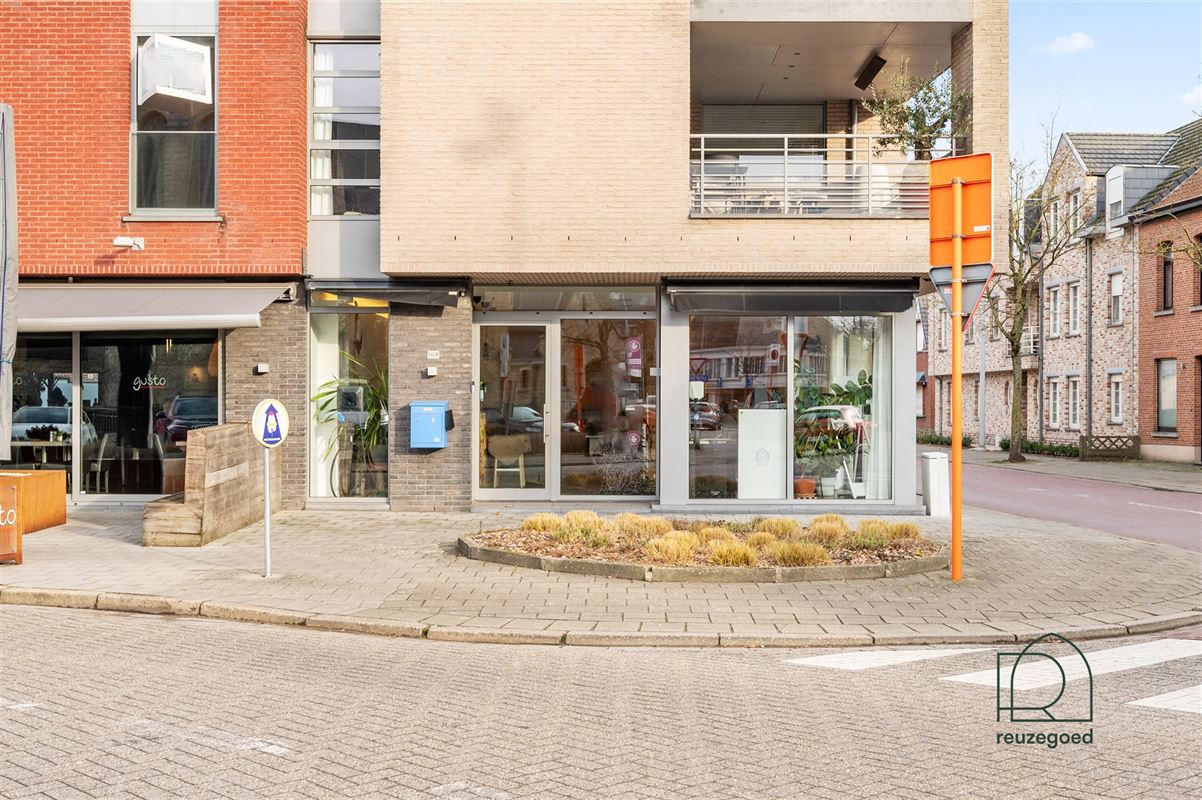 Handelspand met topligging op het Kerkplein van Bonheiden