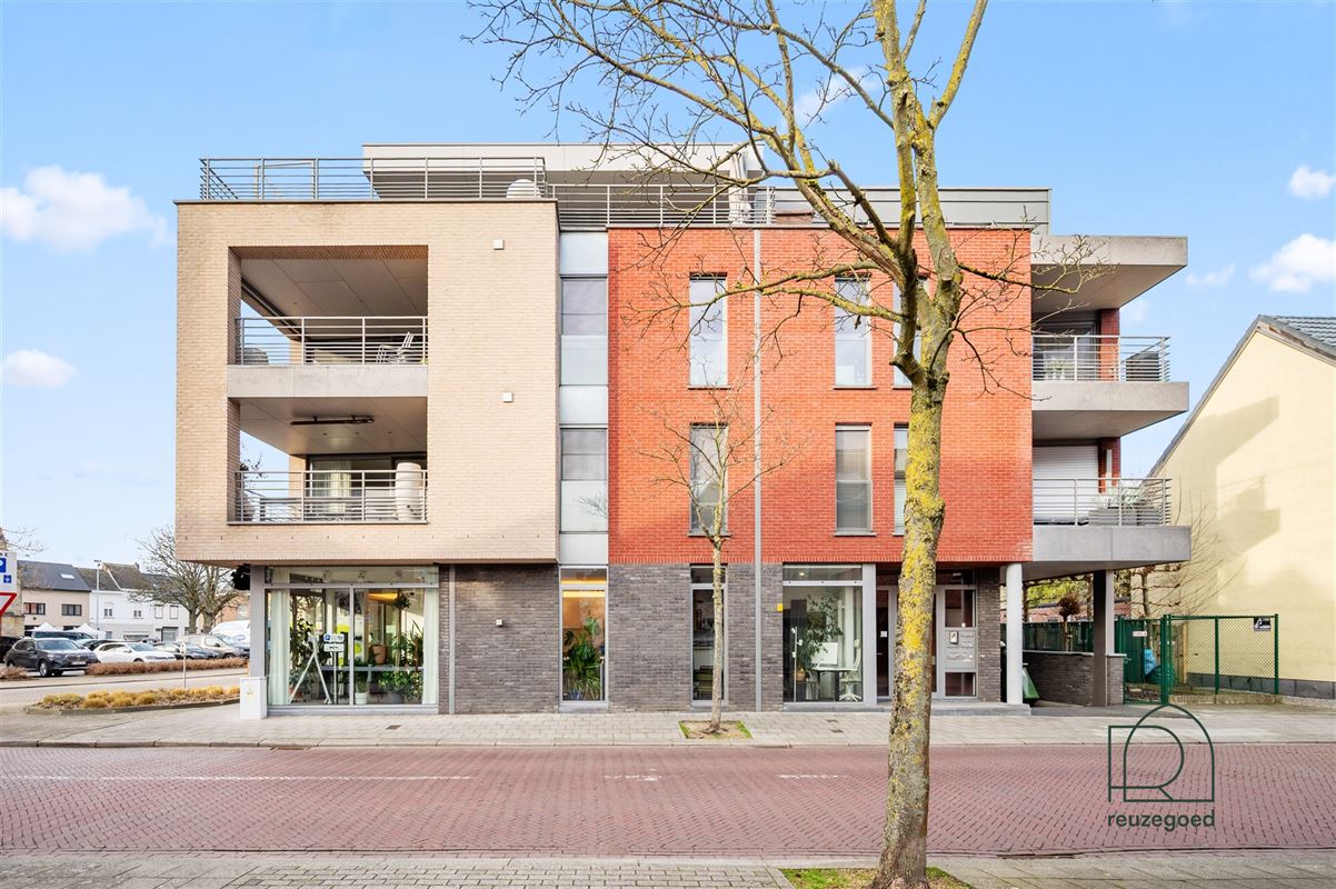 Handelspand met topligging op het Kerkplein van Bonheiden