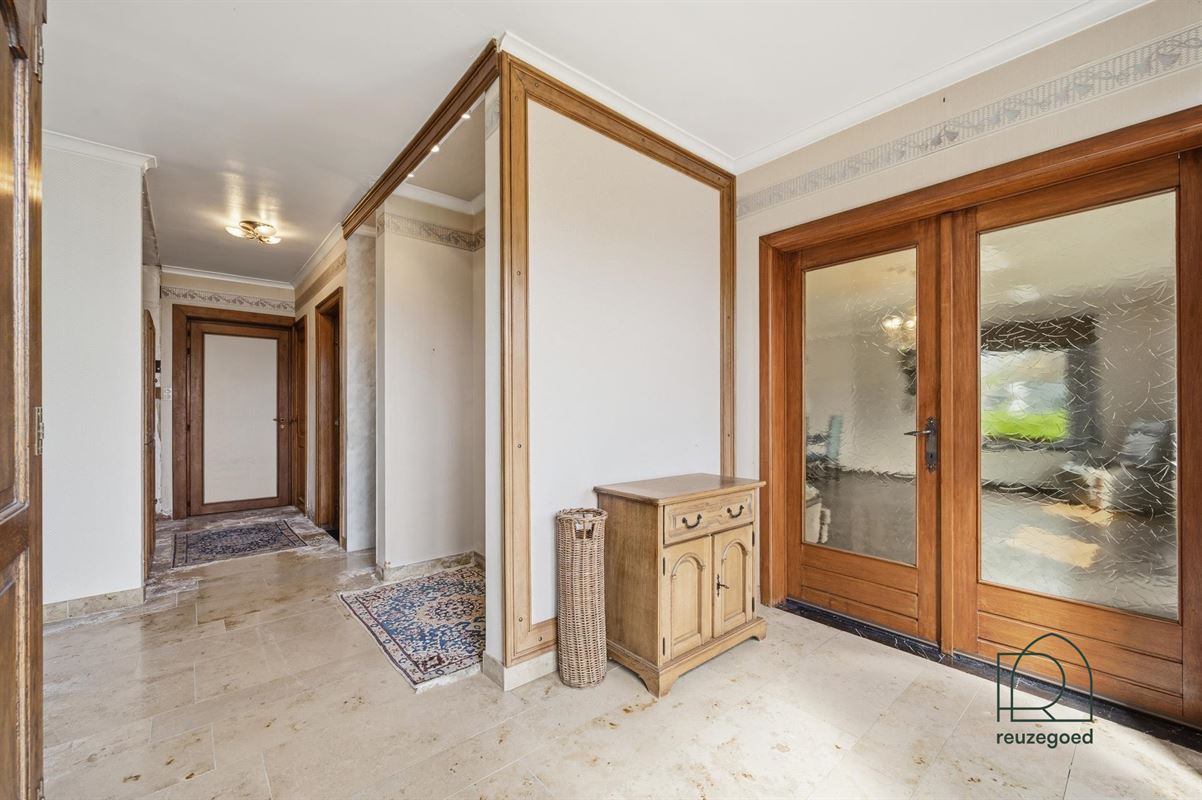 Gelijkvloerse villa te koop in Hombeek - rust, ruimte en potentieel