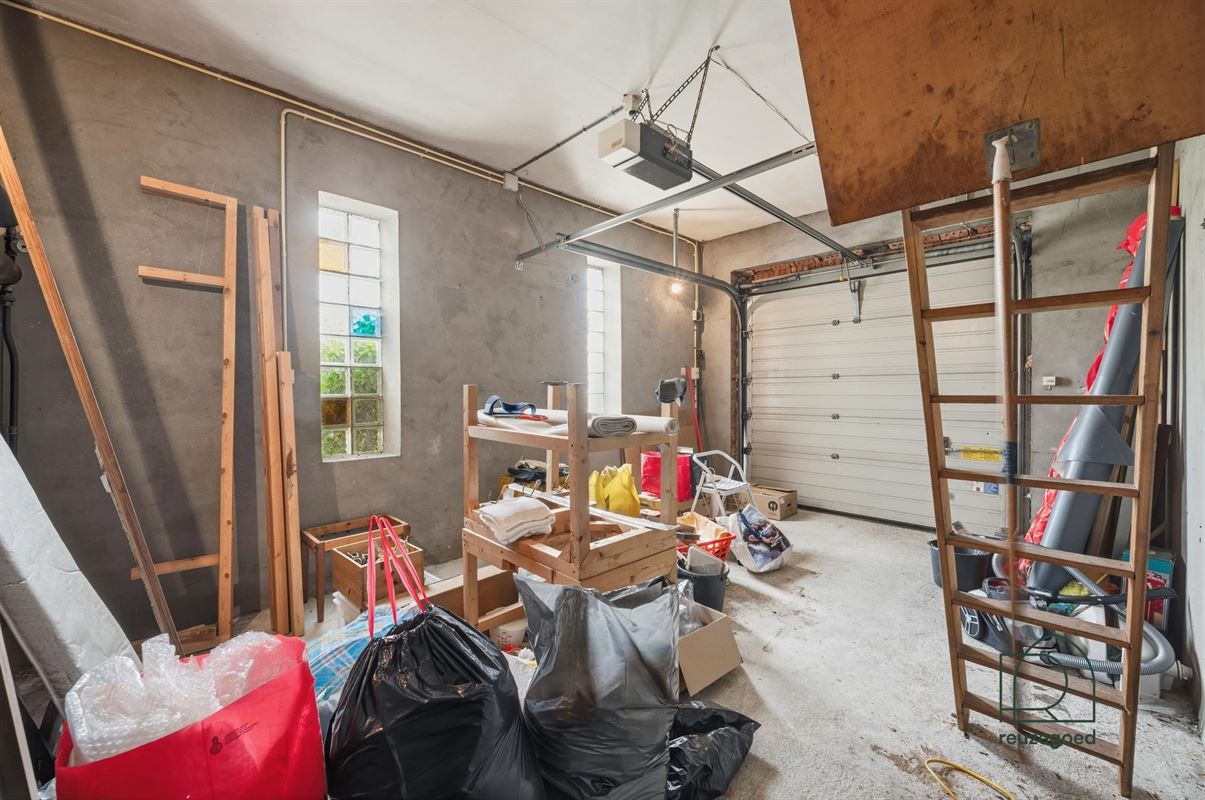 Gelijkvloerse villa te koop in Hombeek - rust, ruimte en potentieel