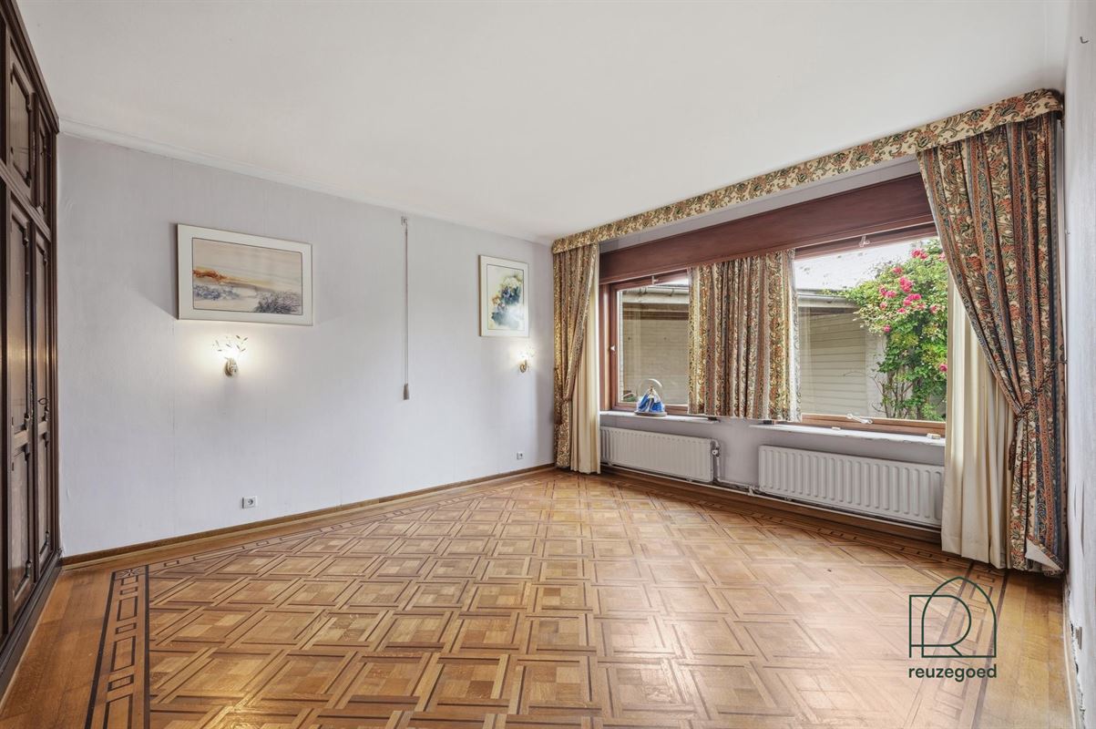 Gelijkvloerse villa te koop in Hombeek - rust, ruimte en potentieel