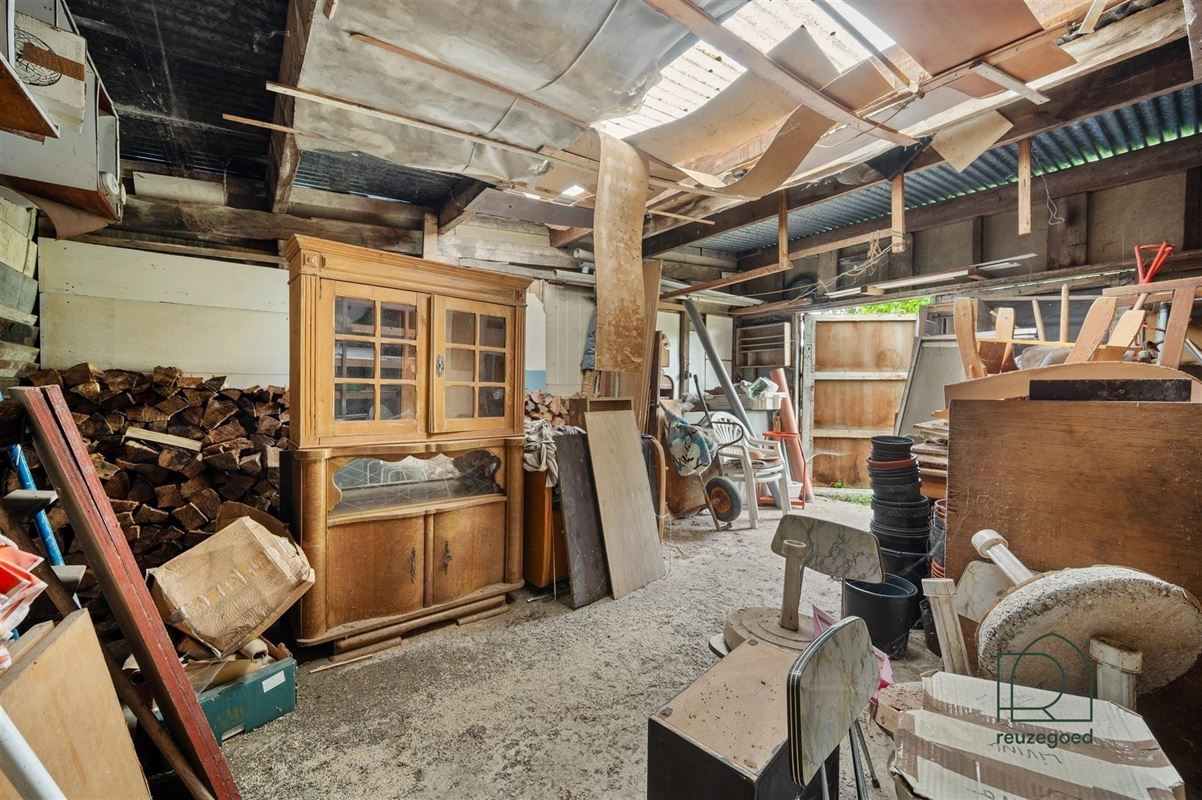 Te renoveren huis (382m²) met mogelijkheid tot 2 bouwgronden