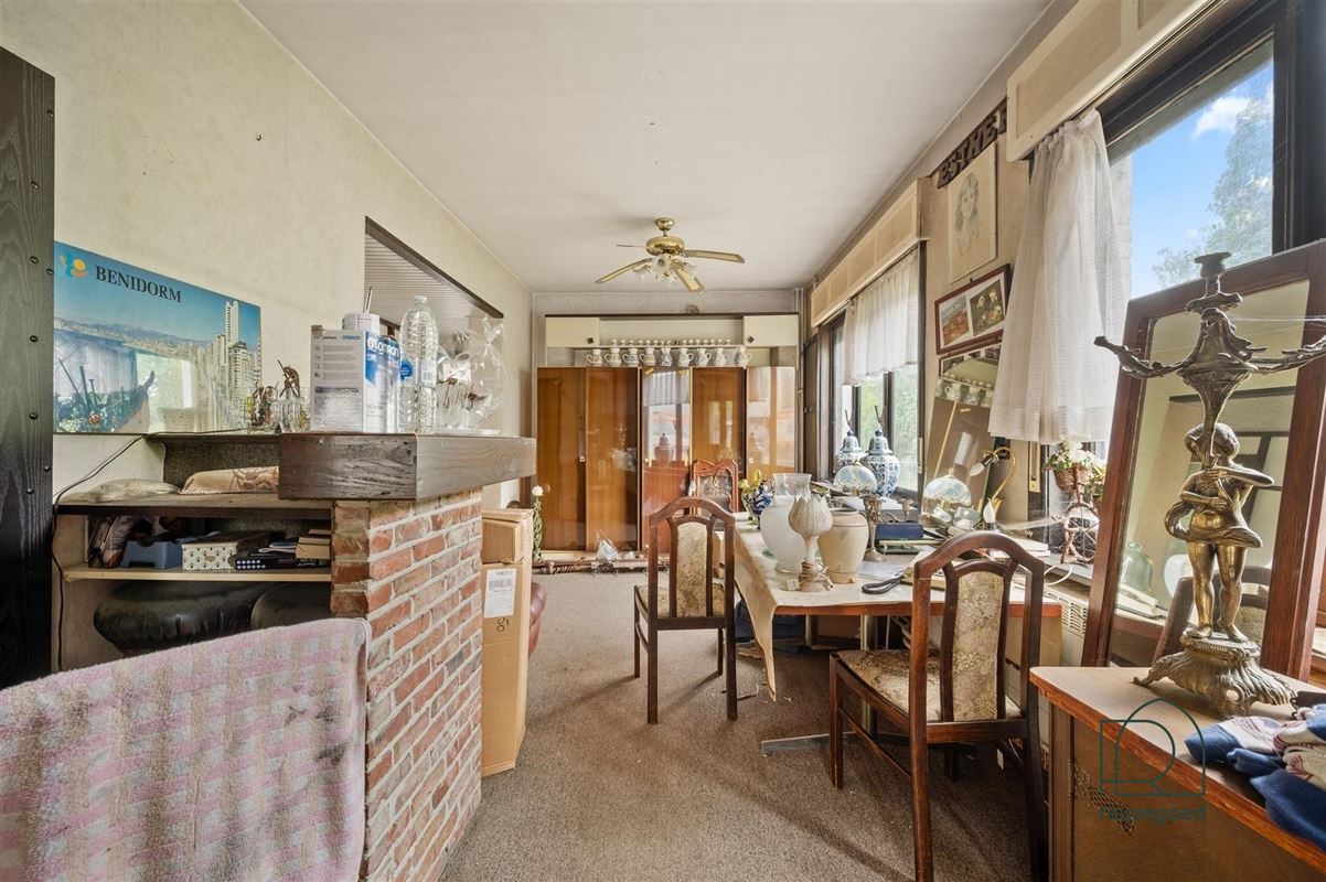 Te renoveren huis (382m²) met mogelijkheid tot 2 bouwgronden