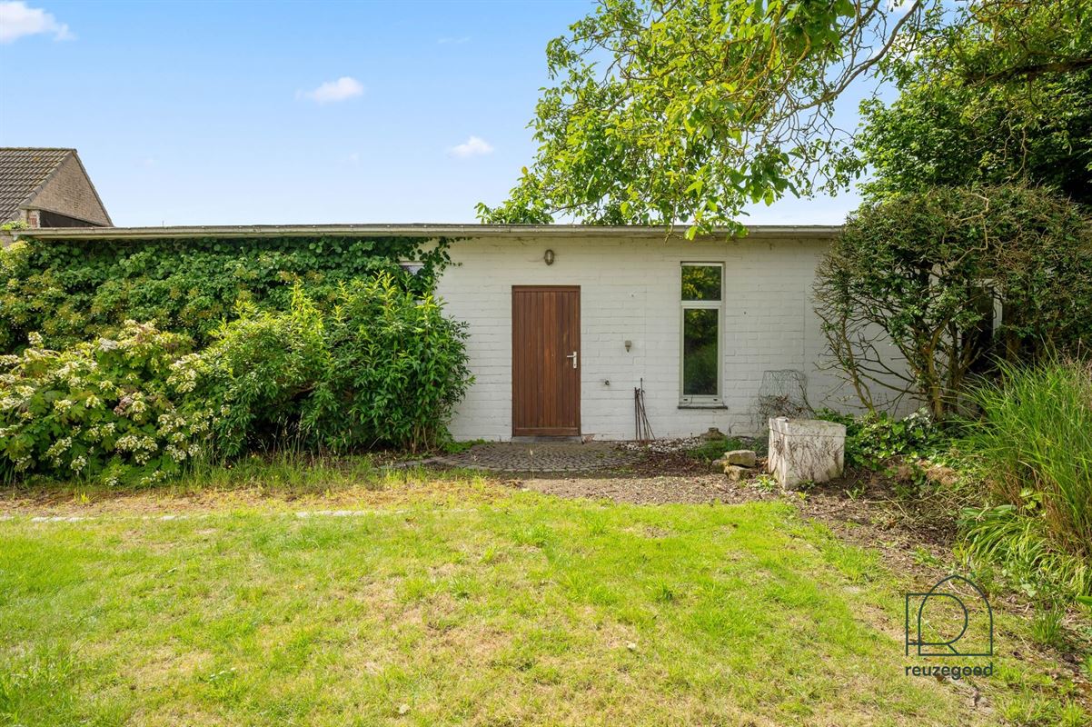 Gelijkvloerse villa te koop in Hombeek - rust, ruimte en potentieel