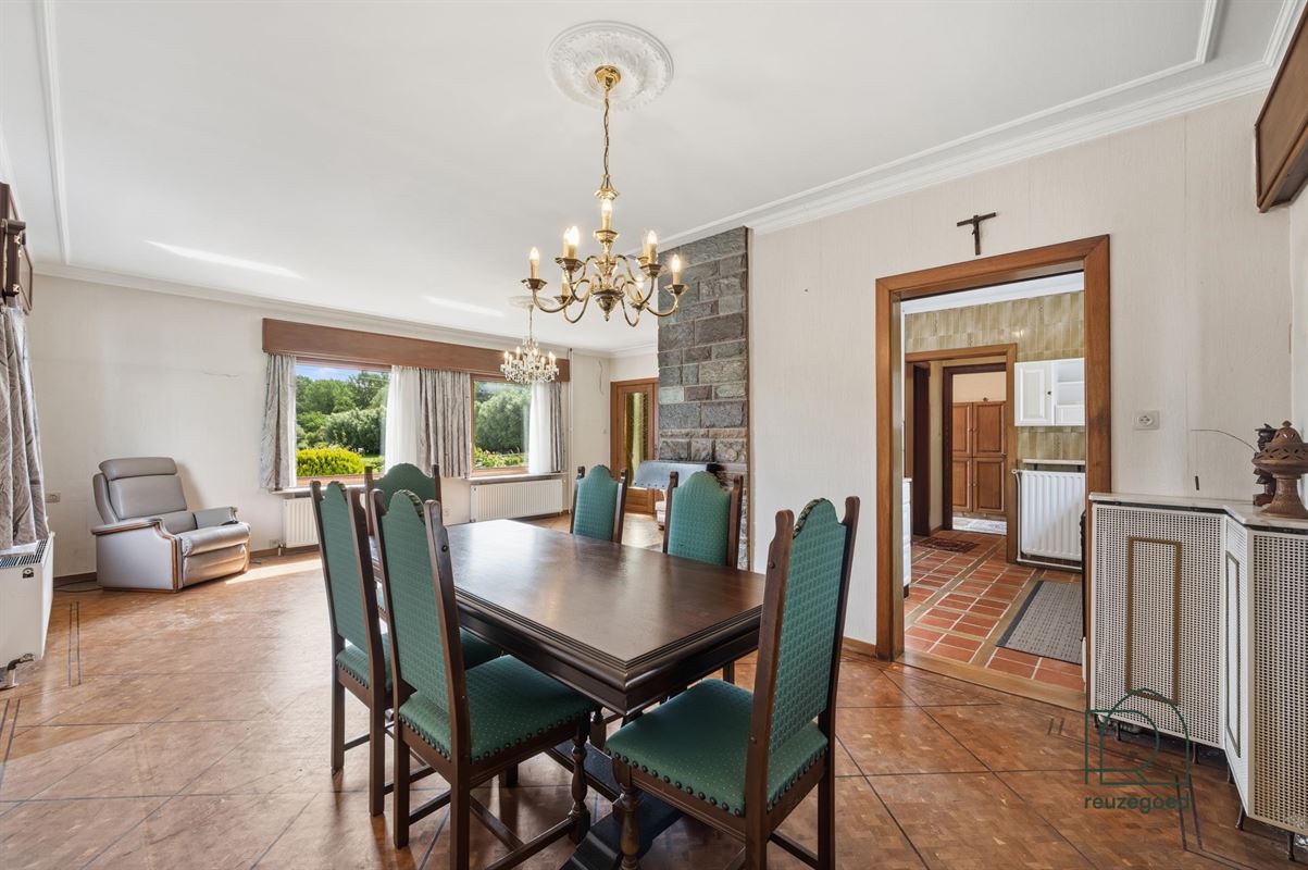 Gelijkvloerse villa te koop in Hombeek - rust, ruimte en potentieel