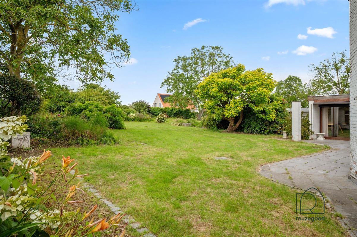 Gelijkvloerse villa te koop in Hombeek - rust, ruimte en potentieel