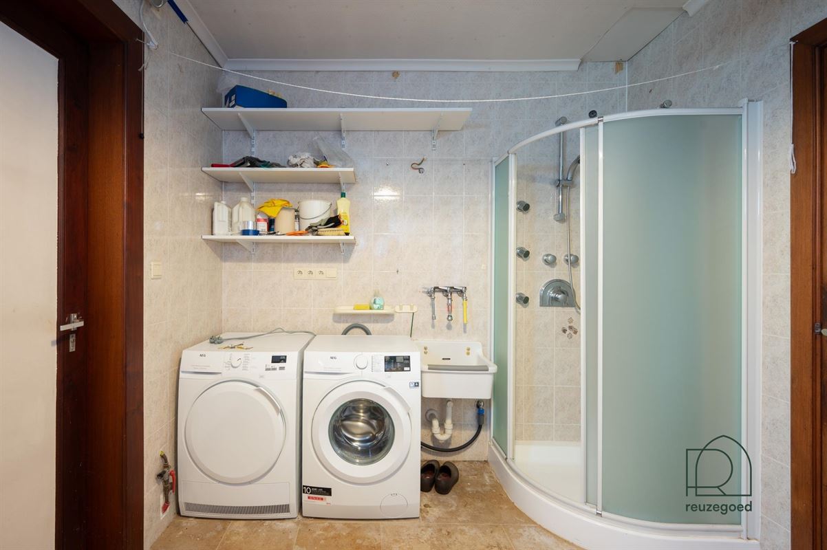 Gelijkvloerse villa te koop in Hombeek - rust, ruimte en potentieel