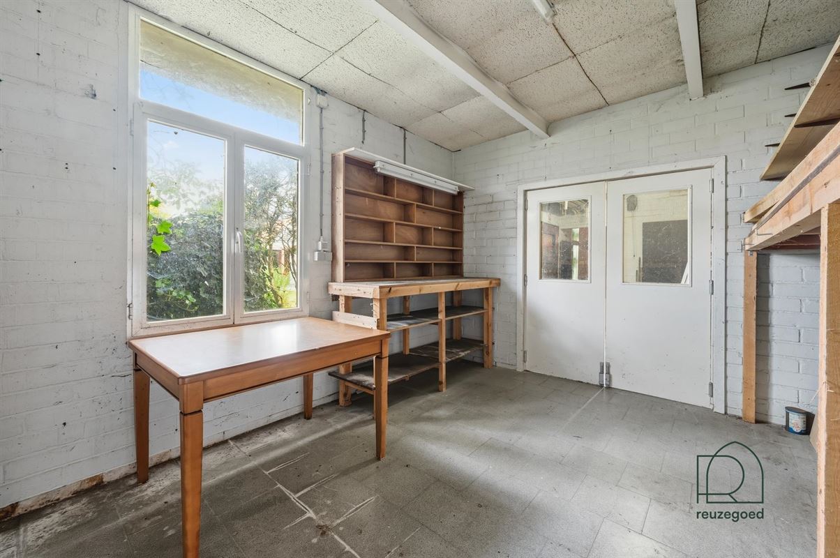 Gelijkvloerse villa te koop in Hombeek - rust, ruimte en potentieel