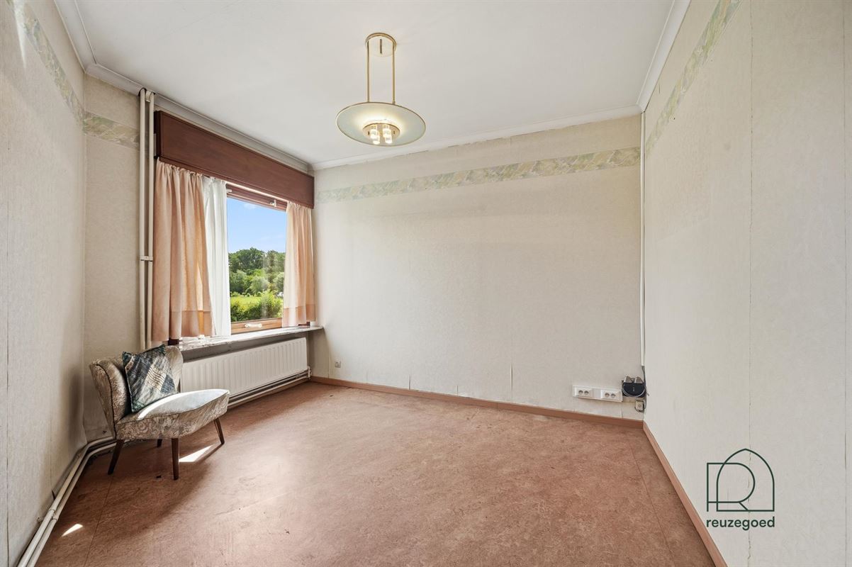 Gelijkvloerse villa te koop in Hombeek - rust, ruimte en potentieel