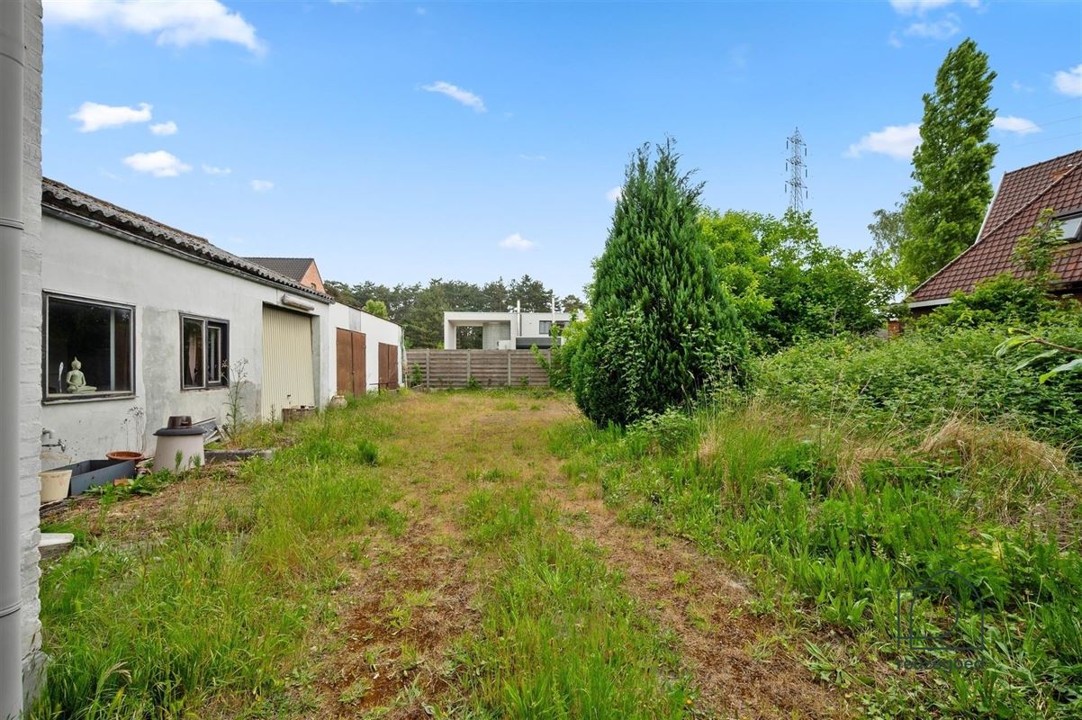 Te renoveren huis (382m²) met mogelijkheid tot 2 bouwgronden