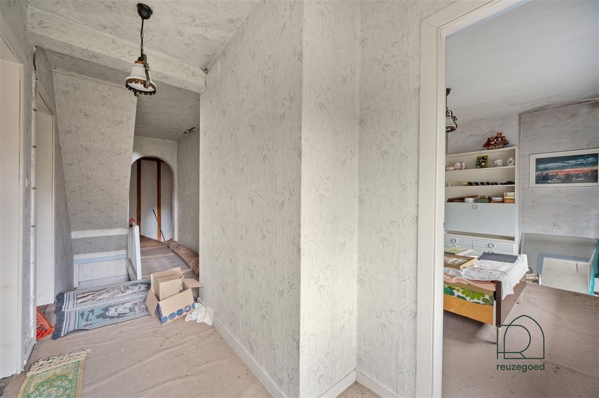 Te renoveren huis (382m²) met mogelijkheid tot 2 bouwgronden