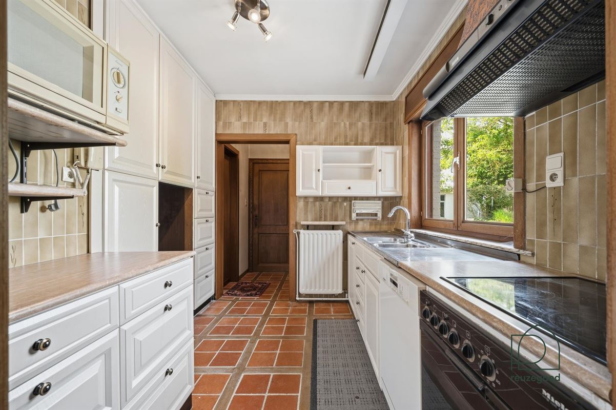 Gelijkvloerse villa te koop in Hombeek - rust, ruimte en potentieel