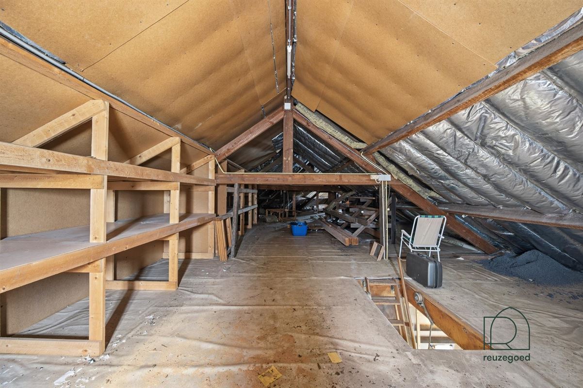 Gelijkvloerse villa te koop in Hombeek - rust, ruimte en potentieel