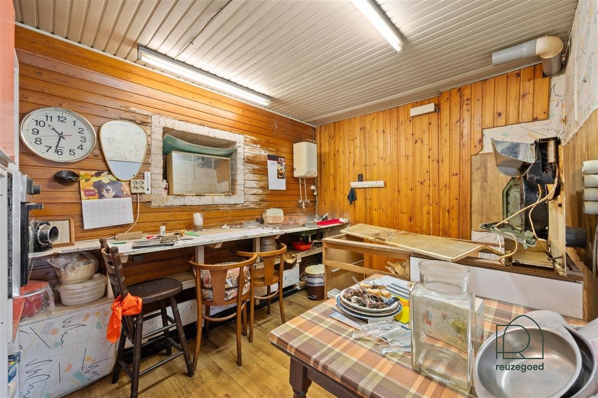 Te renoveren huis (382m²) met mogelijkheid tot 2 bouwgronden