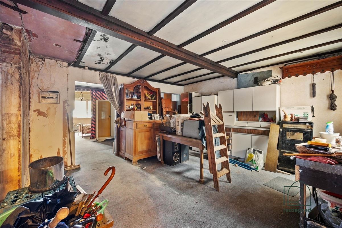Te renoveren huis (382m²) met mogelijkheid tot 2 bouwgronden