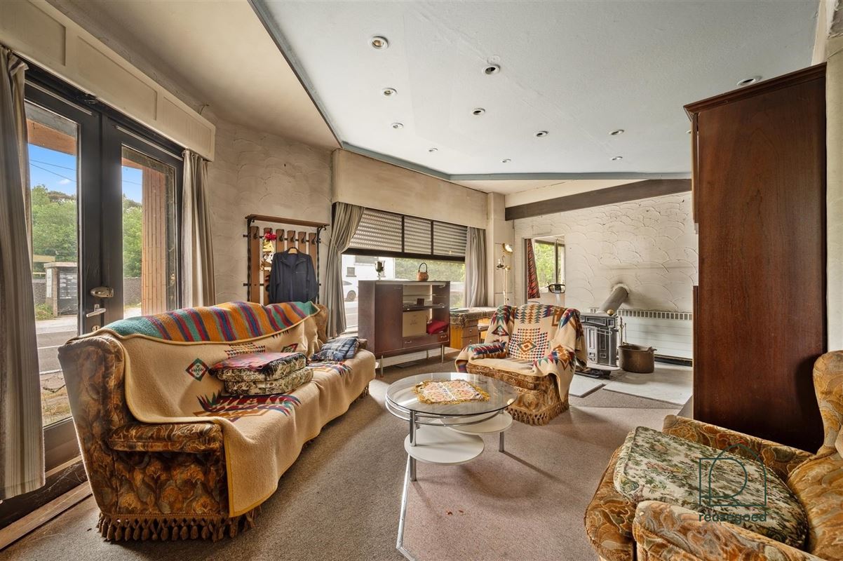 Te renoveren huis (382m²) met mogelijkheid tot 2 bouwgronden