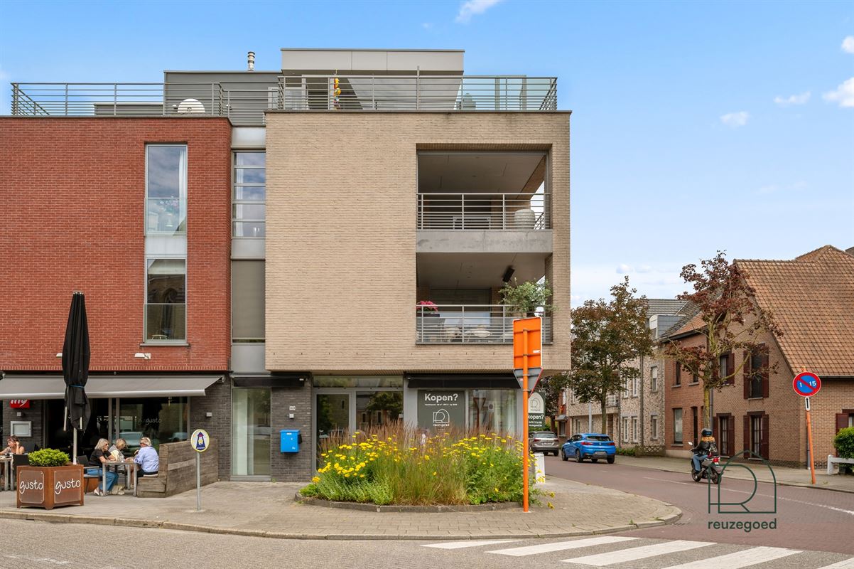 Handelspand met topligging op het Kerkplein van Bonheiden
