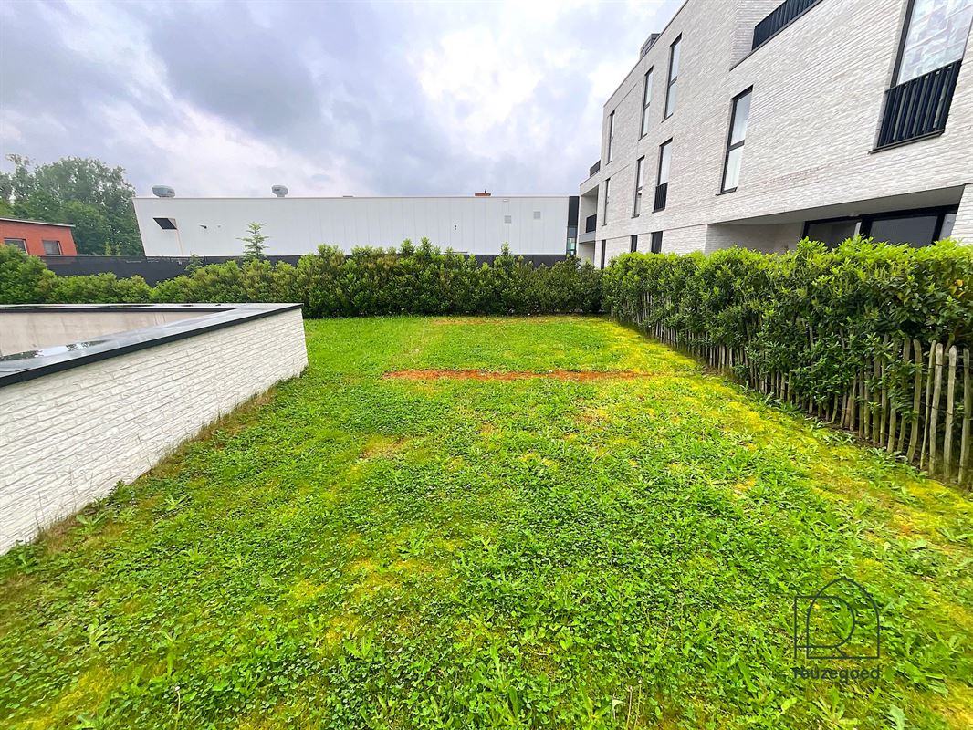 Ruim gelijkvloers appartement met grote tuin en terras in Putte