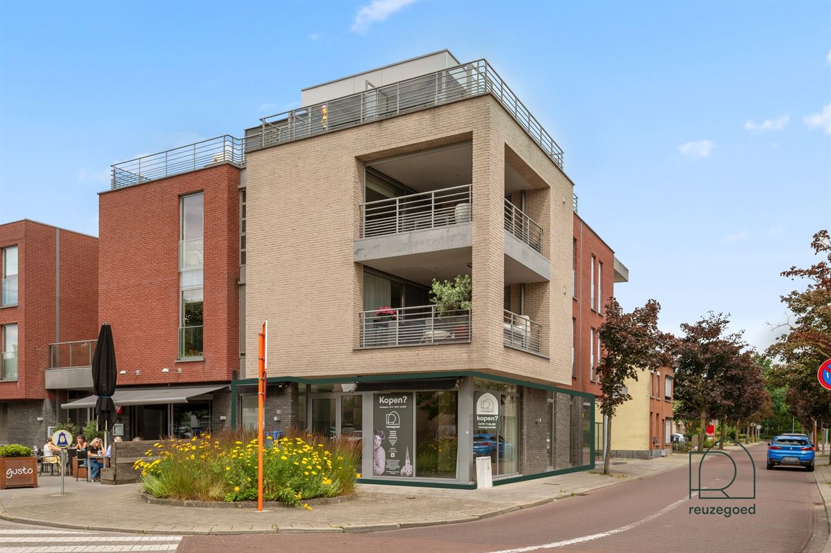 Handelspand met topligging op het Kerkplein van Bonheiden