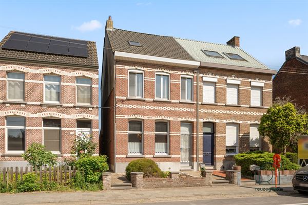 Karaktervolle renovatiewoning met diepe tuin in het hart van Berlaar