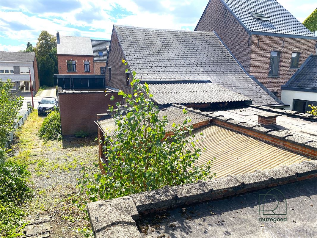 Groot pand met leuke tuin met enorm veel potentieel in het centrum van Berlaar-Heikant