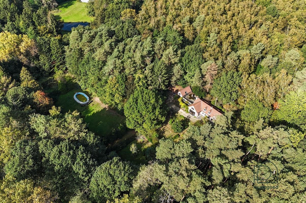 Charmante, karaktervolle hoeve verscholen in het groen op een uitzonderlijk perceel