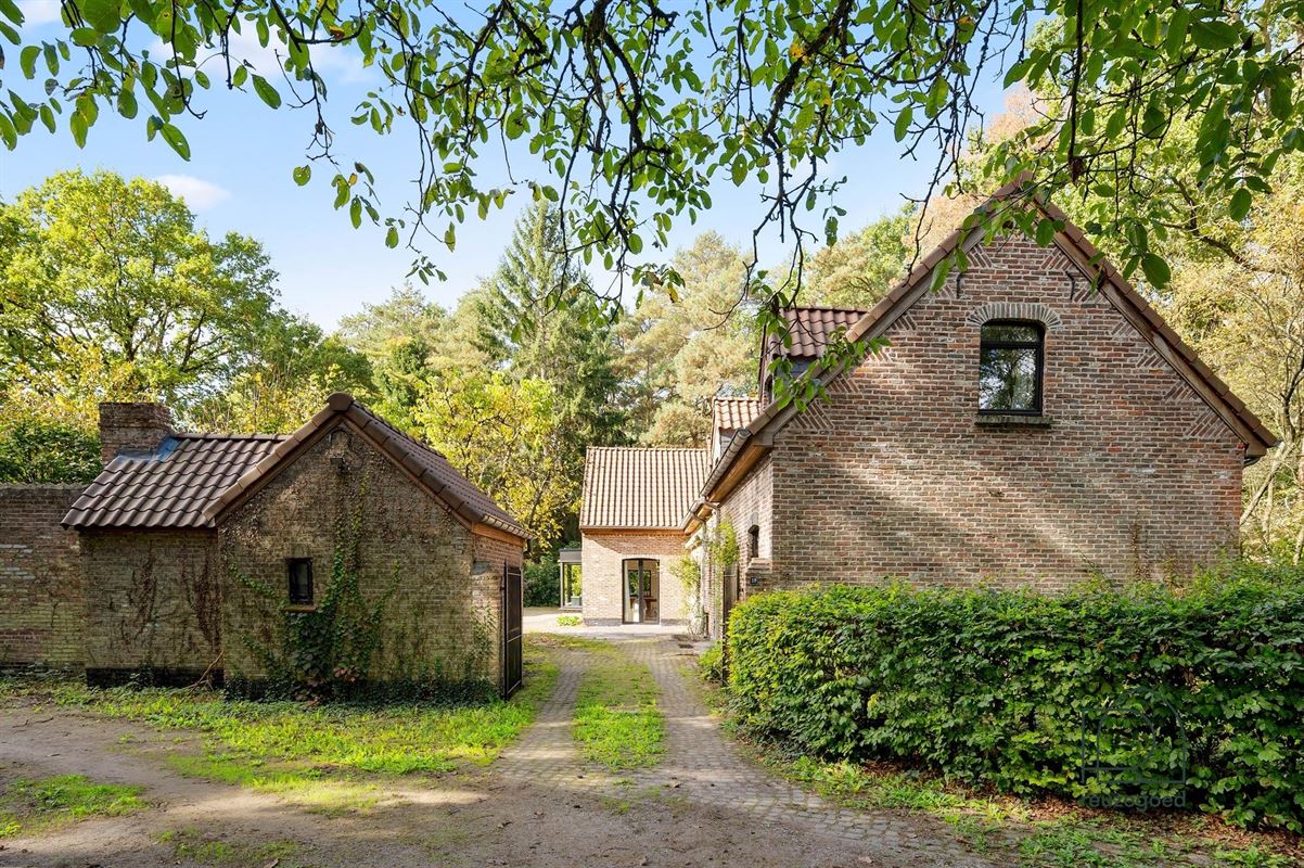 Charmante, karaktervolle hoeve verscholen in het groen op een uitzonderlijk perceel