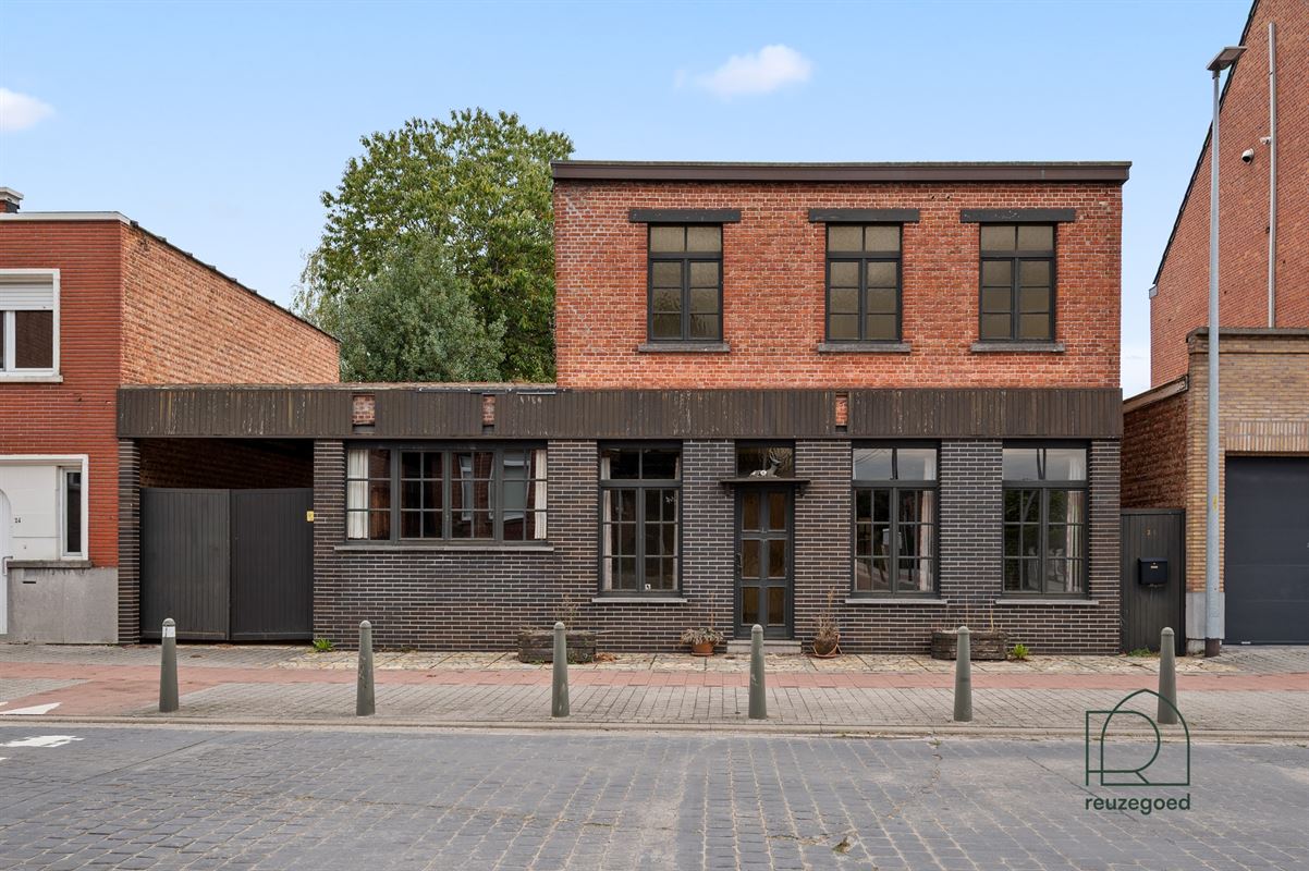 Ruime woning met authentieke charme, bijgebouwen en tal van mogelijkheden in Hombeek